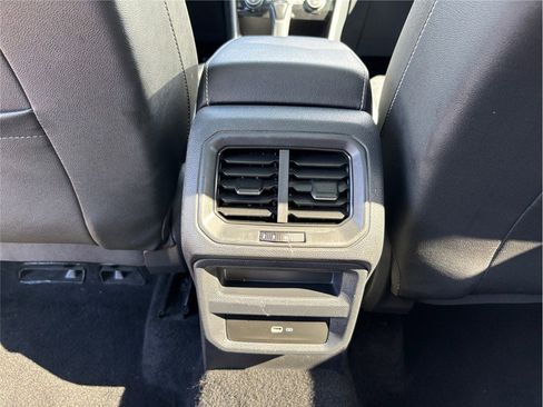 Used 2023 Volkswagen Taos SEL image 36