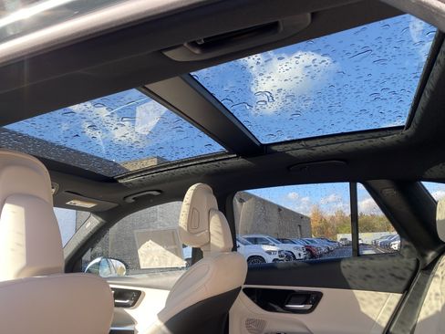 Used 2025 Mercedes-Benz GLC 300 4MATIC image 24