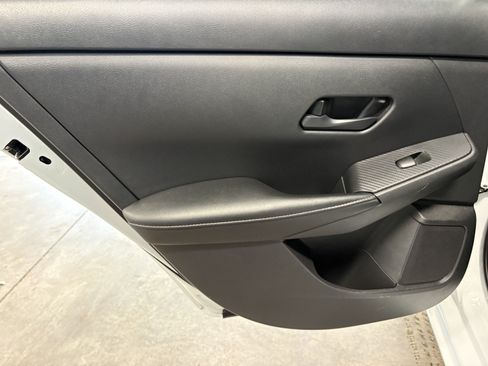 Used 2024 Nissan Sentra SV FWD image 9
