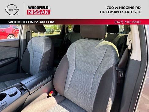 Used 2023 Nissan Rogue SV AWD/4WD image 25