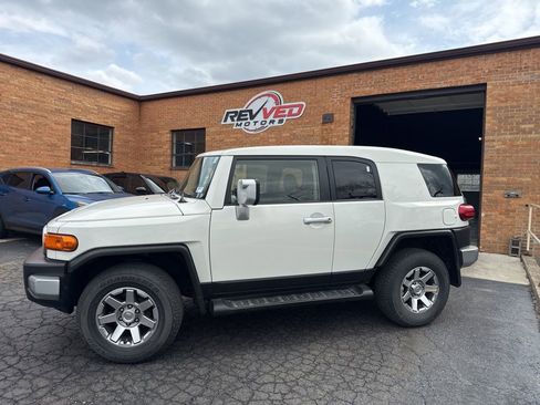 Used 2014 Toyota FJ Cruiser 4WD w/ Convenience Package image 3
