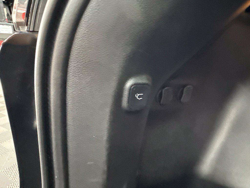 Used 2019 Jeep Cherokee Limited AWD/4WD image 7