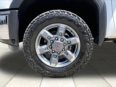 Used 2025 GMC Sierra 1500 SLT AWD/4WD image 9