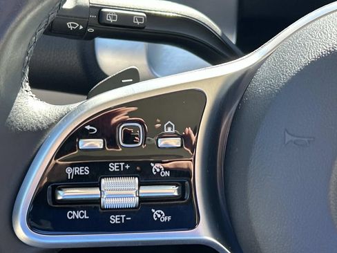 Used 2022 Mercedes-Benz GLB 250 4MATIC image 30