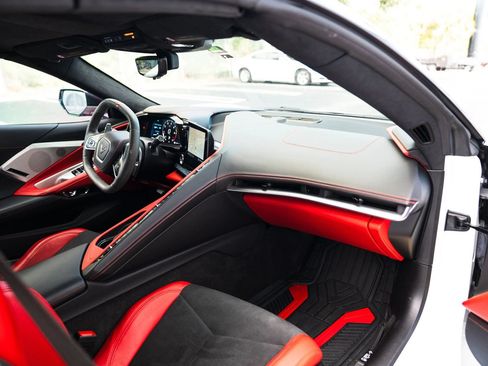 Used 2022 Chevrolet Corvette Stingray Premium Conv w/ Z51 Performance Package RWD image 15