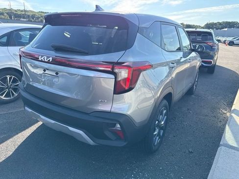 Used 2025 Kia Seltos LX AWD/4WD image 3