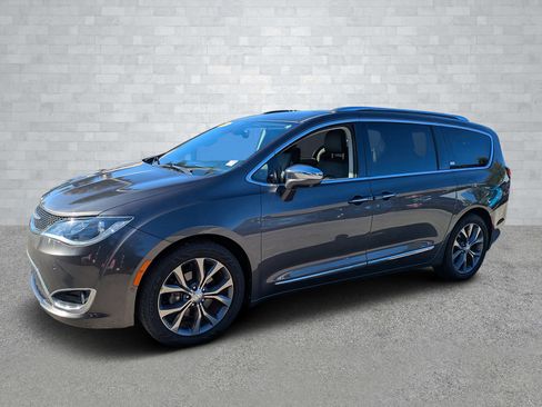 Used 2018 Chrysler Pacifica Limited w/ Advanced Safetytec Group image 9