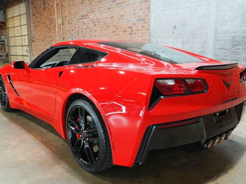 Used 2019 Chevrolet Corvette Stingray Coupe w/ Carbon Flash Badge Package RWD image 17