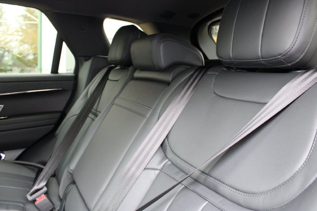 New 2027 Land Rover Range Rover Sport Dynamic SE Plug-In Hybrid AWD/4WD image 8