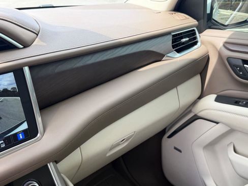 Used 2022 GMC Yukon XL Denali w/ Denali Premium Package image 34