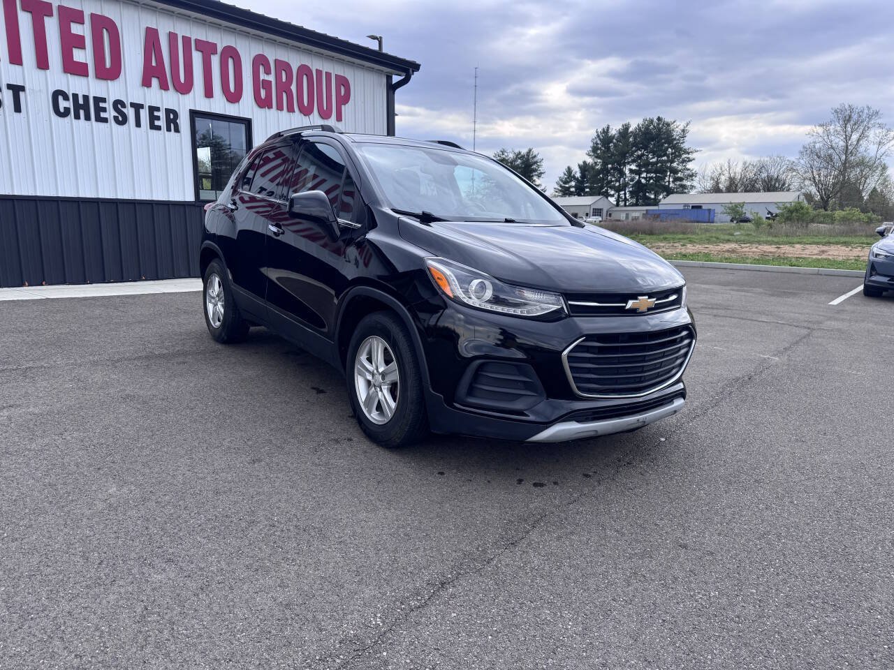 Used 2020 Chevrolet Trax LT w/ LT Convenience Package FWD image 2