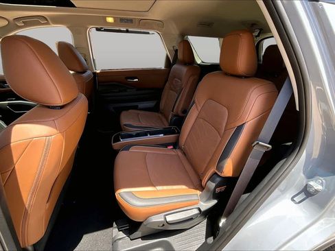 Used 2025 Nissan Pathfinder Platinum AWD/4WD image 20