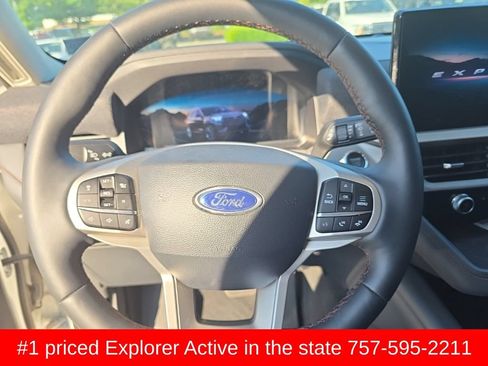 Used 2025 Ford Explorer Active w/ Active Comfort Package AWD/4WD image 14