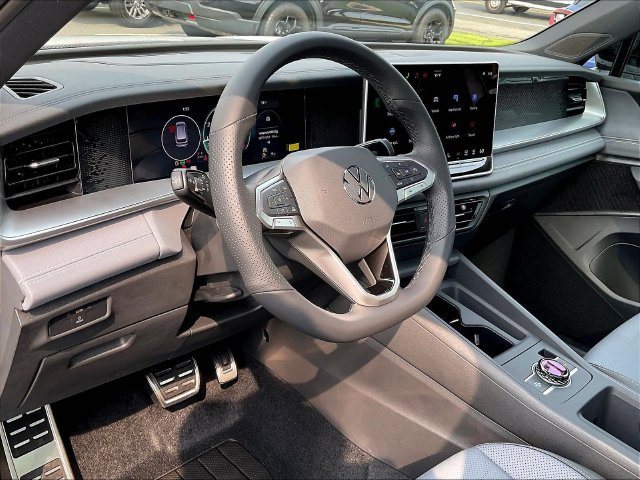 New 2026 Volkswagen Tiguan SE R-Line FWD image 6