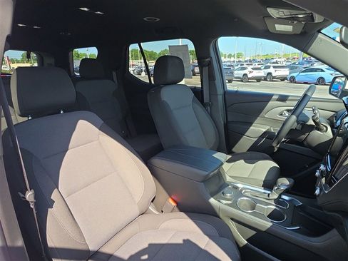 Used 2023 Chevrolet Traverse LT image 24