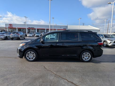 Used 2015 Toyota Sienna XLE image 7