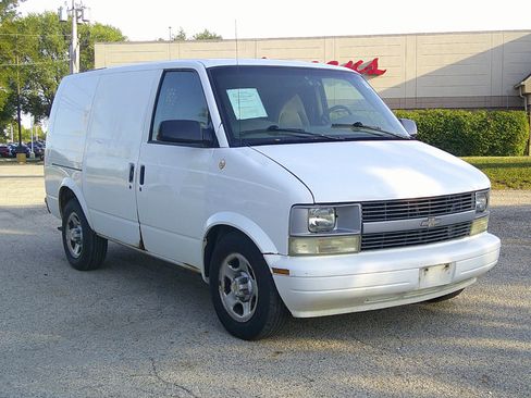 Used 2003 Chevrolet Astro w/ Convenience Pkg image 3