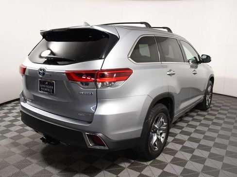 Used 2017 Toyota Highlander Limited Platinum AWD/4WD image 6