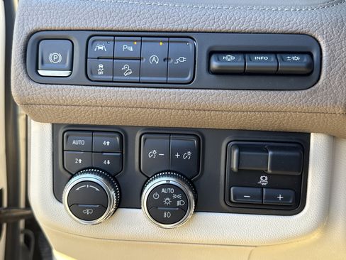 Used 2021 GMC Yukon Denali w/ Denali Ultimate Package image 19