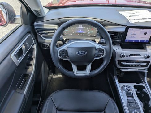 Used 2023 Ford Explorer XLT w/ Equipment Group 202A AWD/4WD image 17