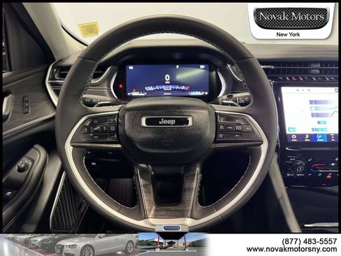 Used 2023 Jeep Grand Cherokee Limited AWD/4WD image 15