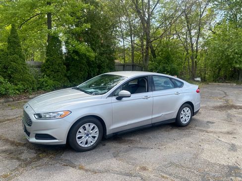 Used 2013 Ford Fusion S FWD image 1