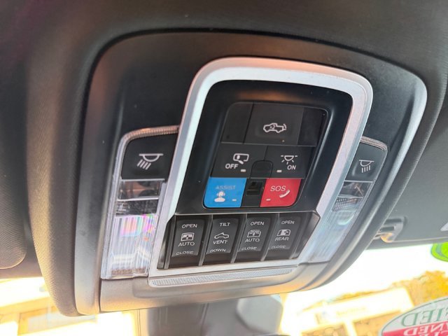 Used 2025 RAM 1500 Laramie AWD/4WD image 19
