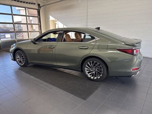 New 2025 Lexus ES 350 Ultra Luxury image 5