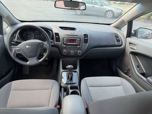 Used 2017 Kia Forte LX FWD image 6