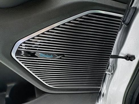 Used 2022 Jeep Grand Cherokee Overland w/ MOPAR Finishing Package AWD/4WD image 23