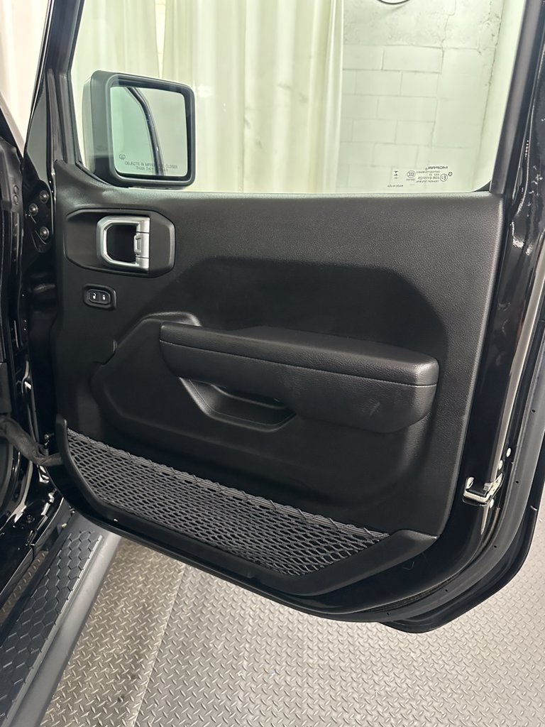 Used 2024 Jeep Wrangler Unlimited w/ Convenience Group AWD/4WD image 31