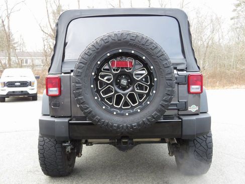 Used 2018 Jeep Wrangler Unlimited Sport image 6