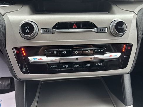 Used 2022 Ford Explorer XLT w/ Equipment Group 202A image 16