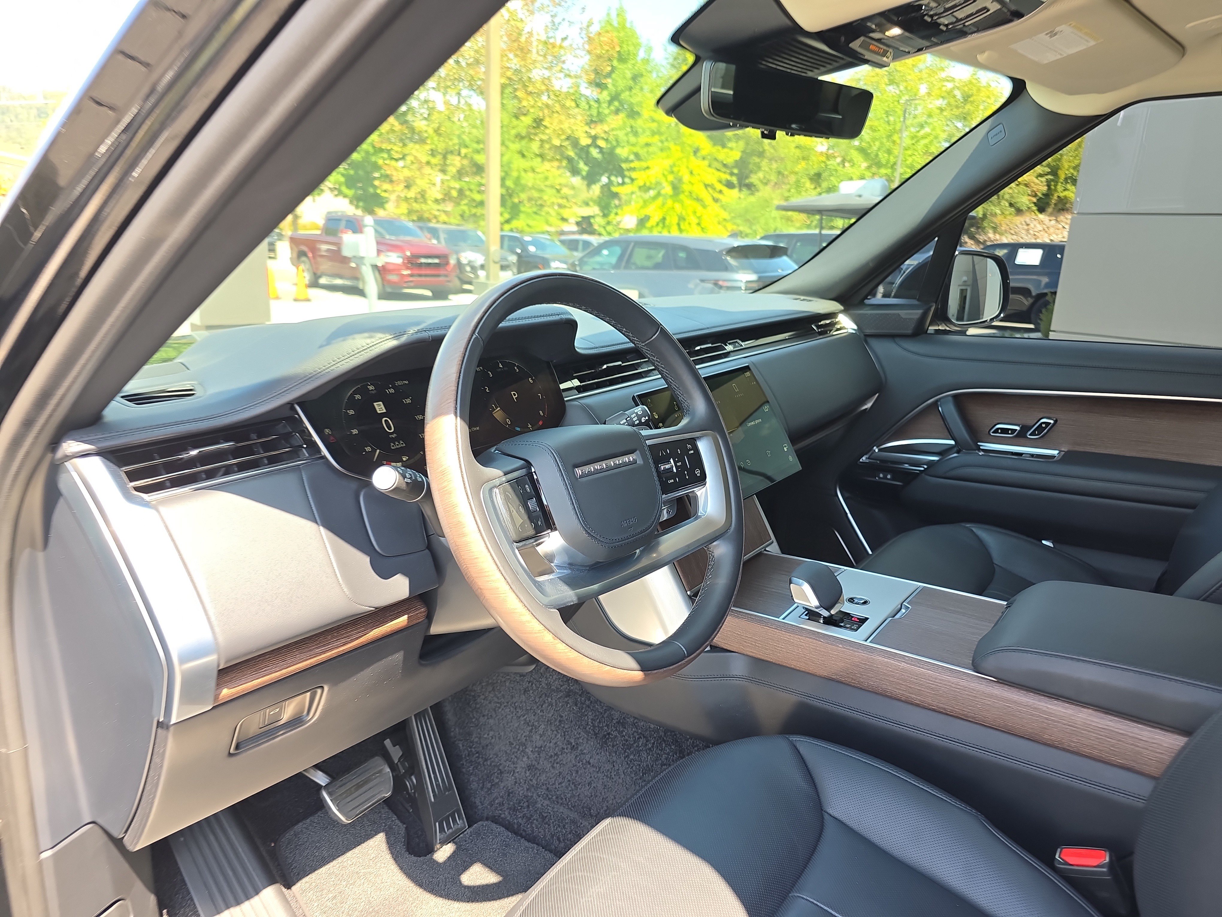 Certified 2024 Land Rover Range Rover Autobiography AWD/4WD image 23