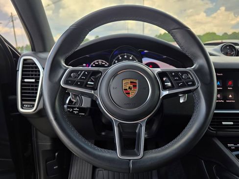 Used 2023 Porsche Cayenne Platinum Edition image 39