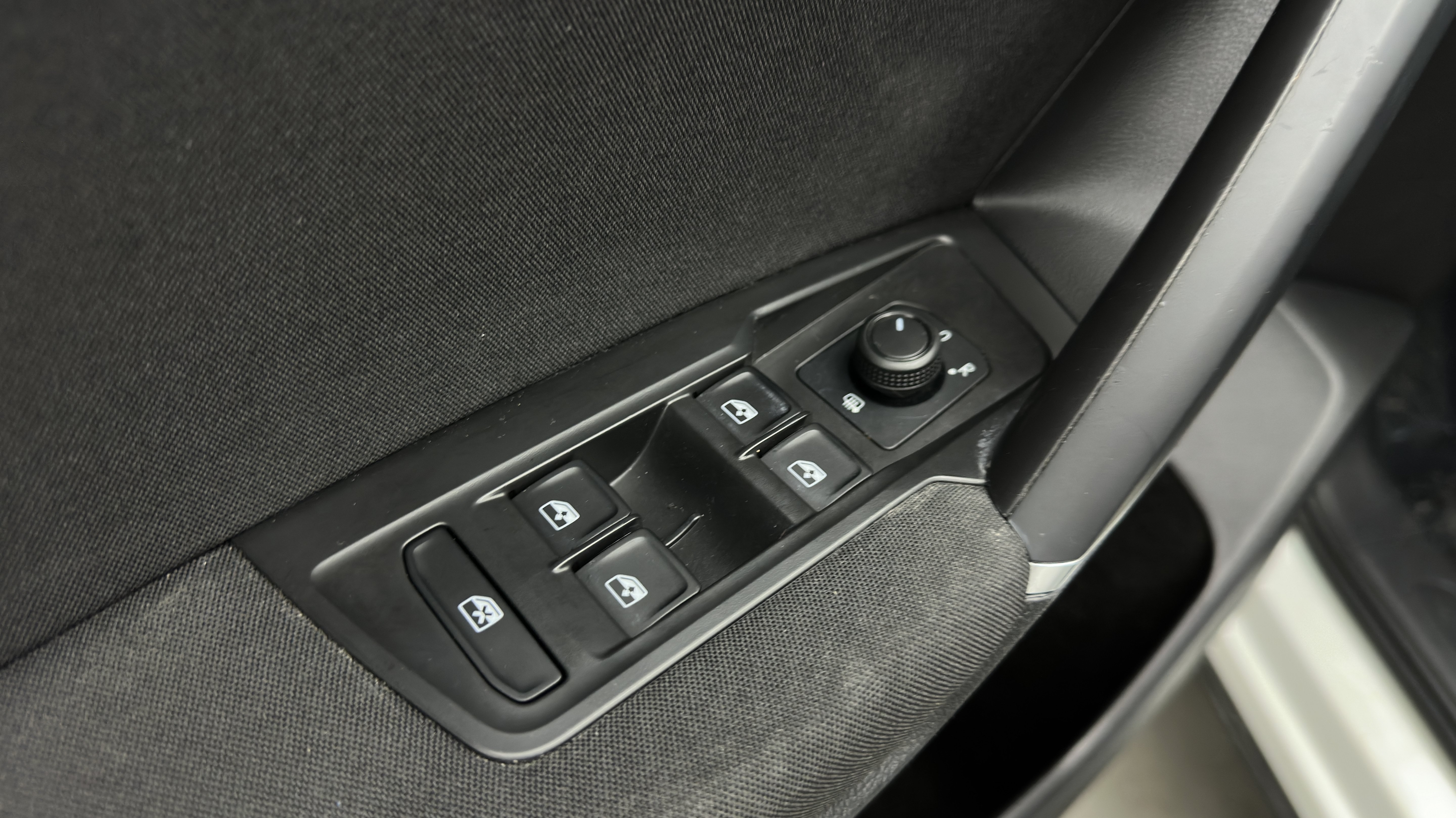 Used 2020 Volkswagen Tiguan S FWD image 12