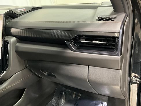 Used 2025 GMC Yukon AT4 w/ AT4 Premium Package AWD/4WD image 17