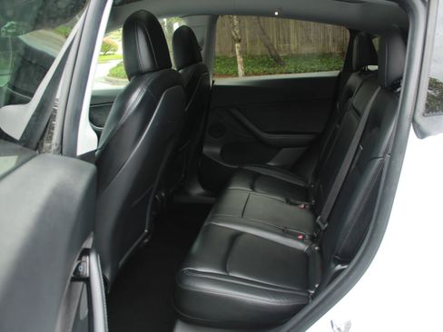 Used 2021 Tesla Model Y Long Range AWD/4WD image 27