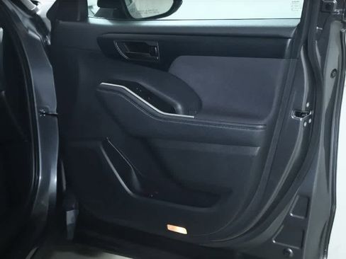 Used 2023 Toyota Highlander L FWD image 34