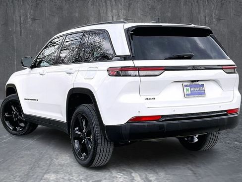 Used 2023 Jeep Grand Cherokee Altitude image 4