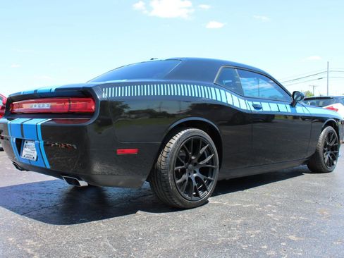 Used 2014 Dodge Challenger SXT RWD image 4