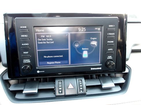 Used 2021 Toyota RAV4 XLE image 19