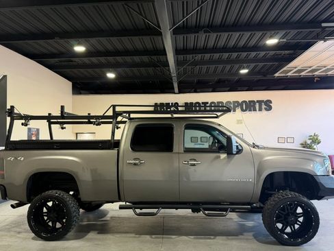 Used 2009 GMC Sierra 2500 SLT w/ Entertainment Package AWD/4WD image 7
