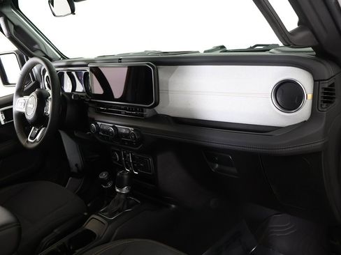 Used 2024 Jeep Wrangler Sahara image 25