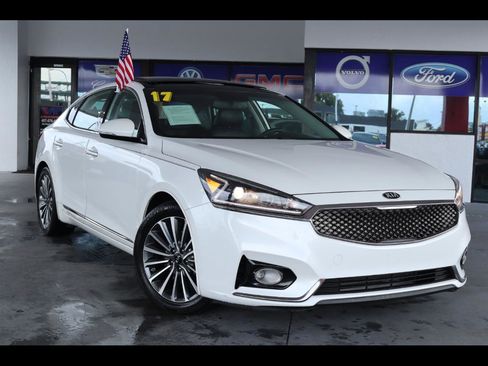 Used 2017 Kia Cadenza Premium w/ Luxury Package FWD image 1