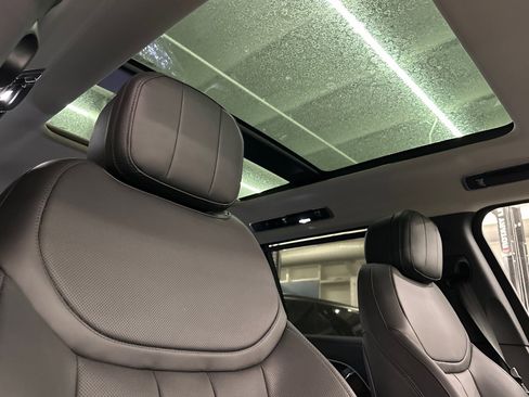 New 2025 Land Rover Range Rover Long Wheelbase SE image 24