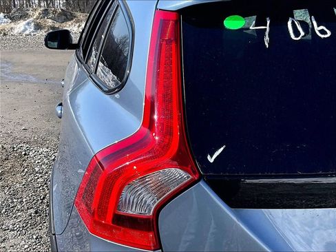 Used 2018 Volvo V60 T5 Cross Country w/ Convenience Package image 28