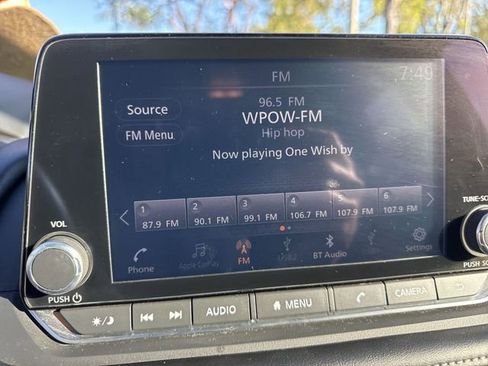 Used 2024 Nissan Rogue SV image 18