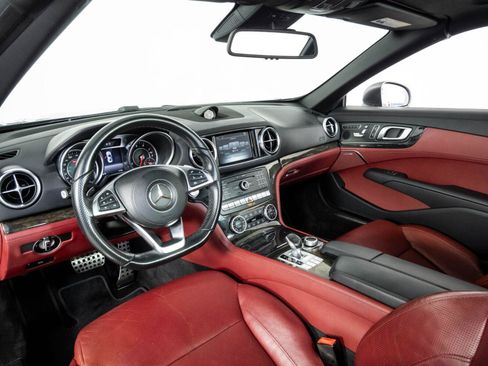 Used 2018 Mercedes-Benz SL 550 image 4