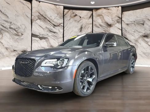 Used 2021 Chrysler 300 S RWD image 7